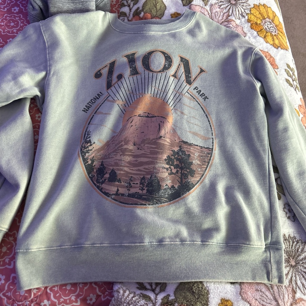 Forever 21 Gray Graphic Sweatshirt